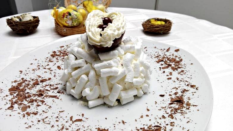 Dessert : nid de Pâques meringué façon forêt noire
