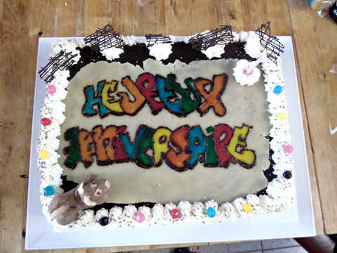 Gâteau d'un heureux anniversaire